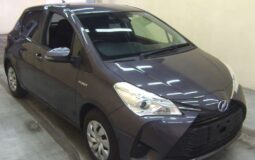 Toyota Vitz/Yaris (Hybrid) – Gray – 2017