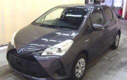 Toyota Vitz/Yaris (Hybrid) – Gray – 2017