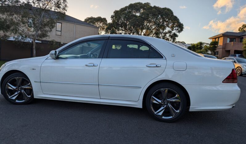 2007 Toyota Crown Athlete – White full
