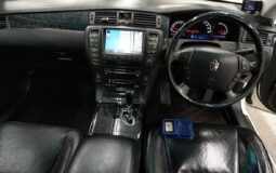 2007 Toyota Crown – White – 115,200 KM