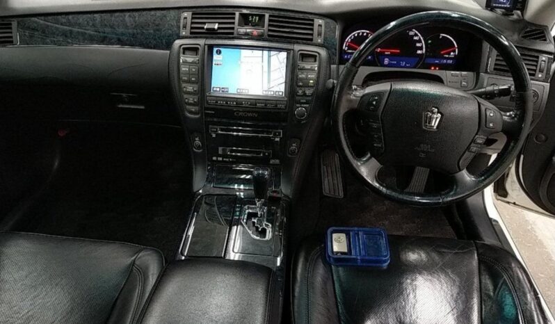 2007 Toyota Crown – White – 115,200 KM full