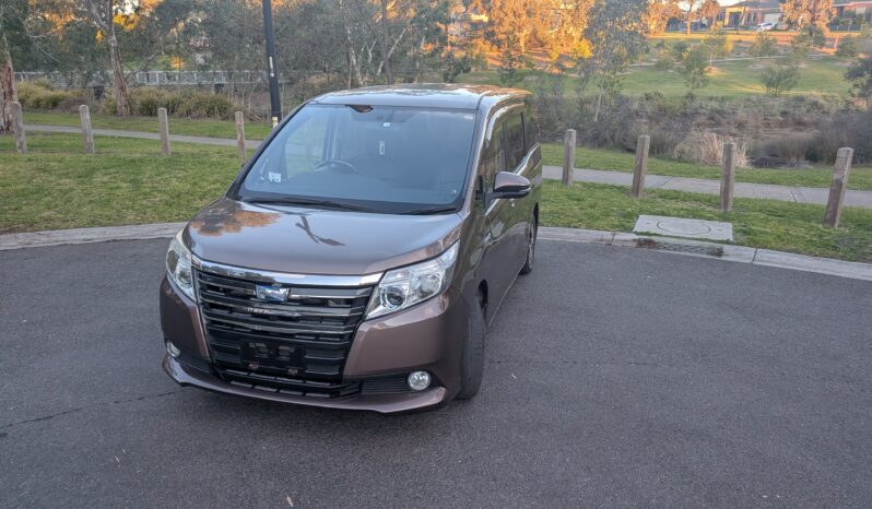 2014 Toyota Noah Brown 103,305 KM full