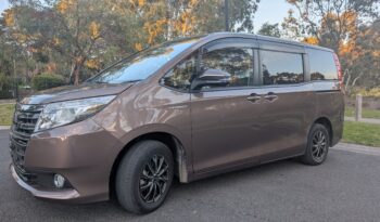 2014 Toyota Noah Brown 103,305 KM full