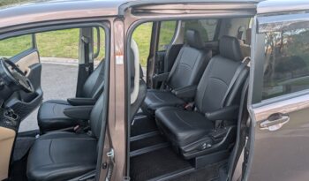 2014 Toyota Noah Brown 103,305 KM full