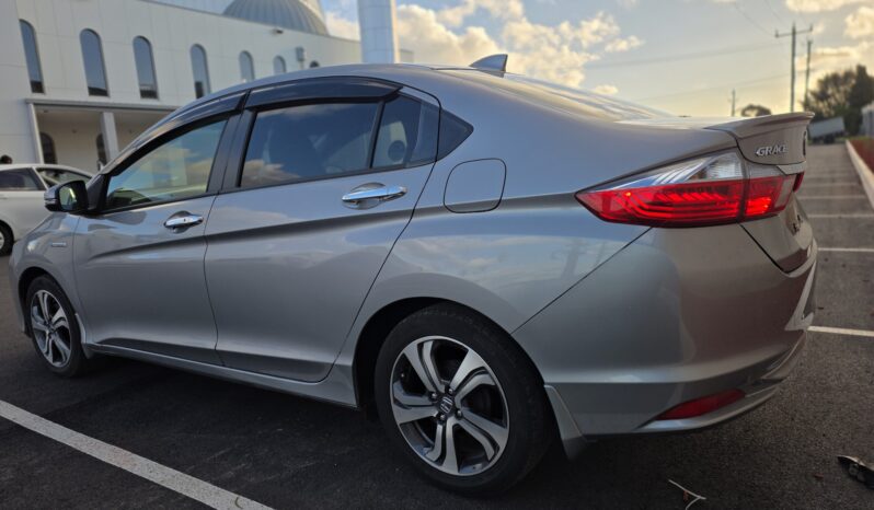 2015 Honda Grace Grey 96,004 KM full