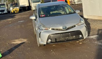 2016 Toyota Prius V / Alpha Silver 95,488 KM full