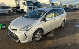 2016 Toyota Prius V / Alpha Silver 95,488 KM