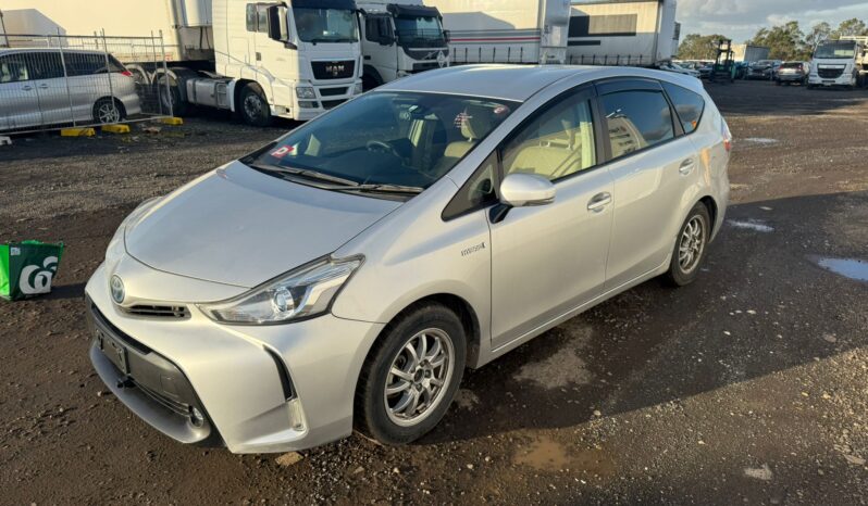 2016 Toyota Prius V / Alpha Silver 95,488 KM full