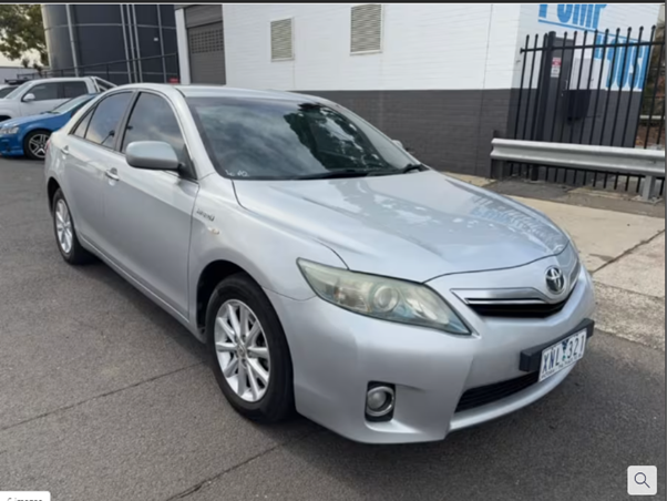 2009 Toyota Camry Silver Hybrid 253,146 KM