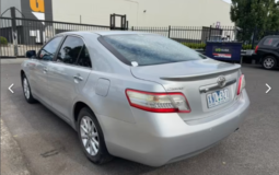 2009 Toyota Camry Silver Hybrid 253,146 KM
