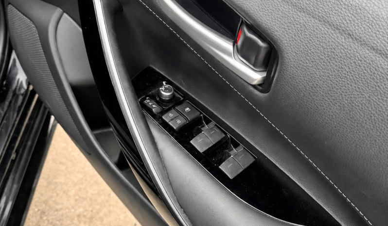 2020 Toyota Corolla Touring Hybrid – Dark Blue – 88,383 km full