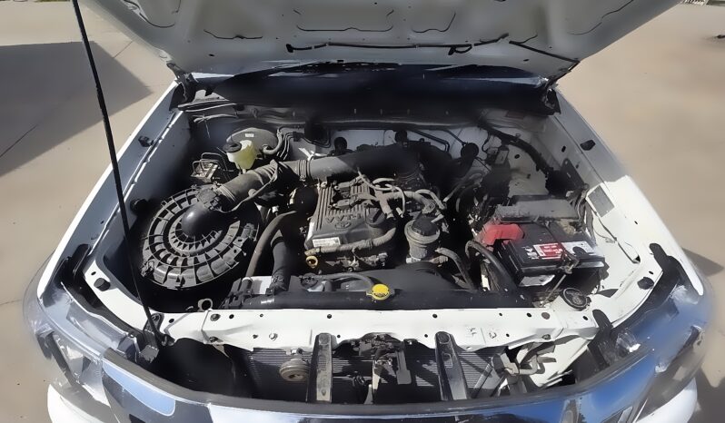 2014 Toyota Hilux Automatic Petrol 2WD – White full