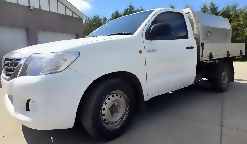 2014 Toyota Hilux Automatic Petrol 2WD – White full