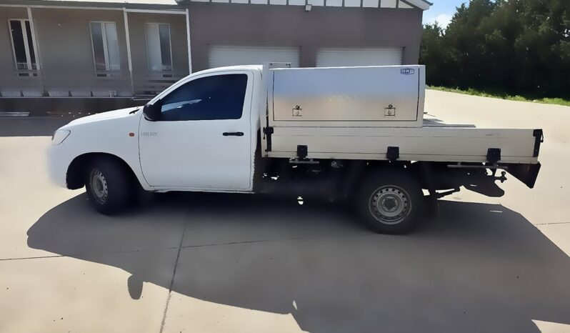2014 Toyota Hilux Automatic Petrol 2WD – White full
