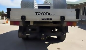 2014 Toyota Hilux Automatic Petrol 2WD – White full