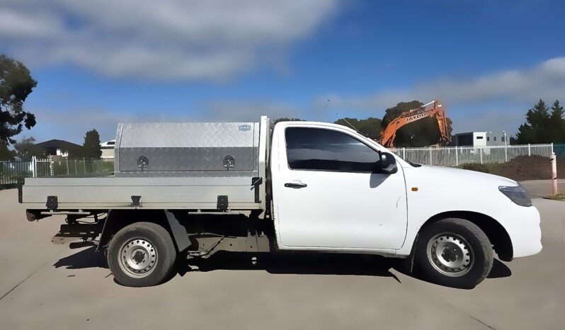 2014 Toyota Hilux Automatic Petrol 2WD – White full