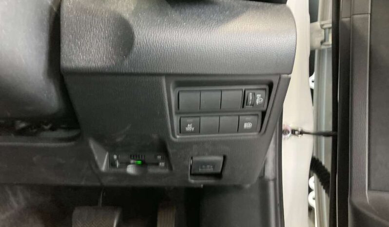 Toyota Yaris – White – In Transit full