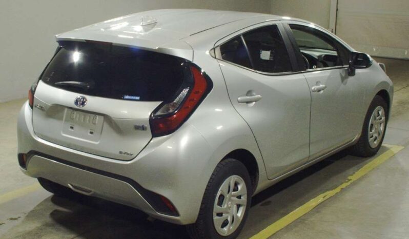 Toyota Aqua Hybrid – Silver – In Transit full