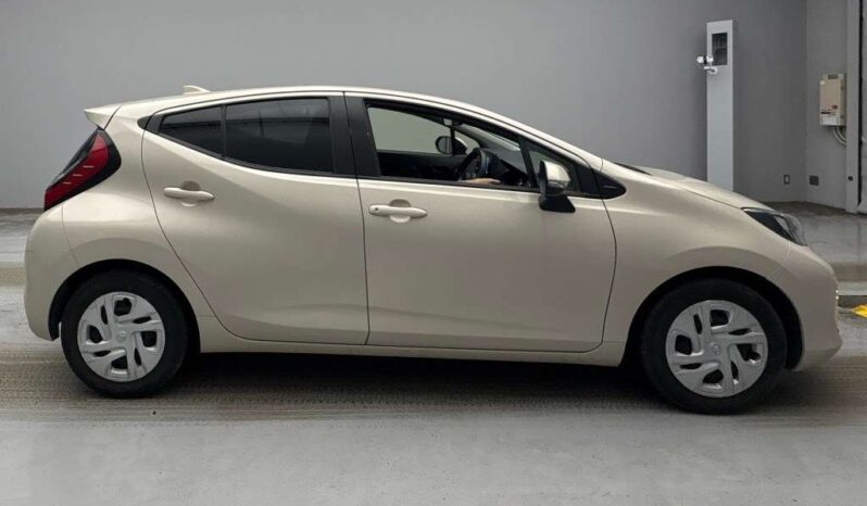 Toyota Aqua Hybrid – Gold – In Transit full