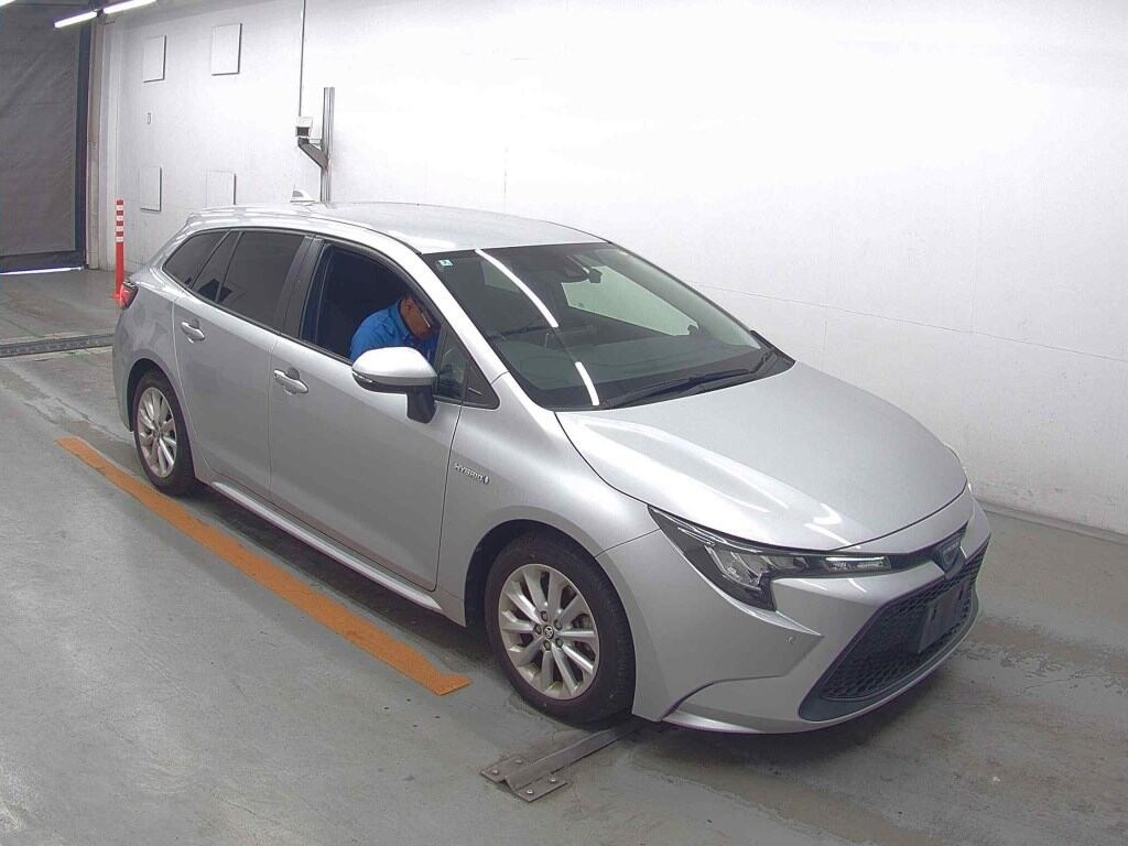 Toyota Corolla Touring Hybrid – Silver