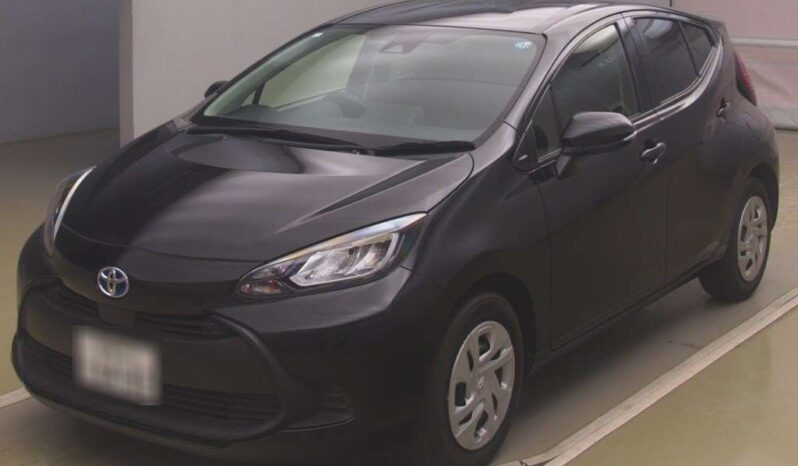 Toyota Aqua Hybrid – Black front exterior