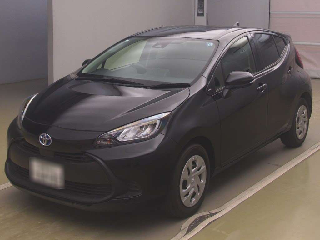 Toyota Aqua Hybrid – Black
